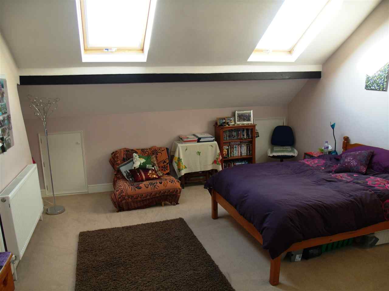 resized-2349823-2f bedroom.jpg